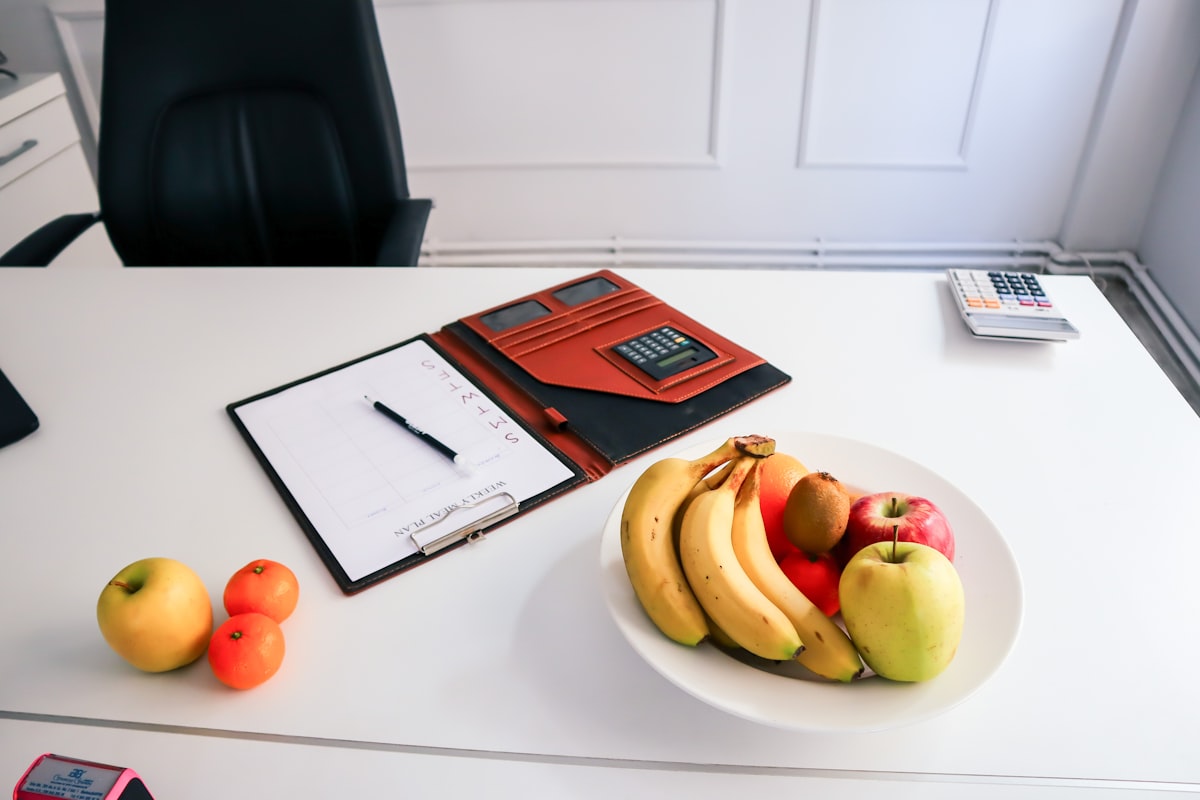 Nutrizionista che prepara un piano alimentare personalizzato